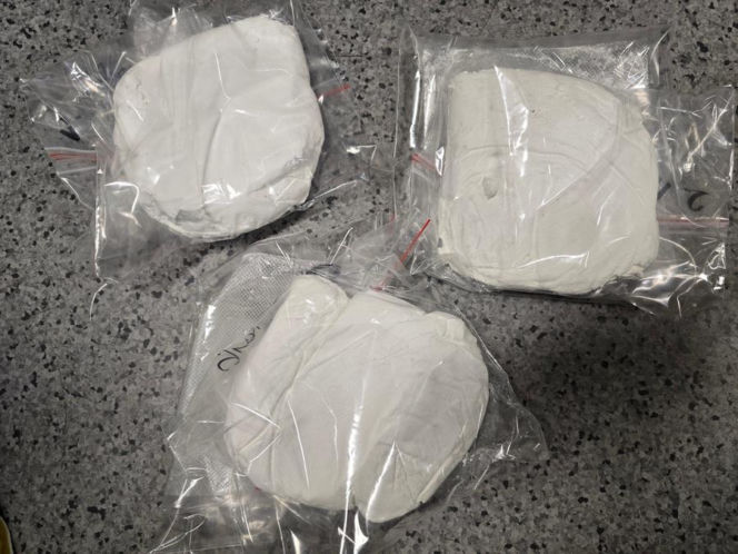 Policjanci z Leszna przejęli ponad 4,5 kilograma narkotyków! Zatrzymano trzech mężczyzn [ZDJĘCIA]