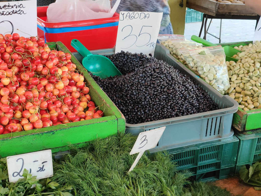 Cena czereśni i truskawek na łódzkich targowiskach. Zobacz, ile kosztują owoce w Łodzi