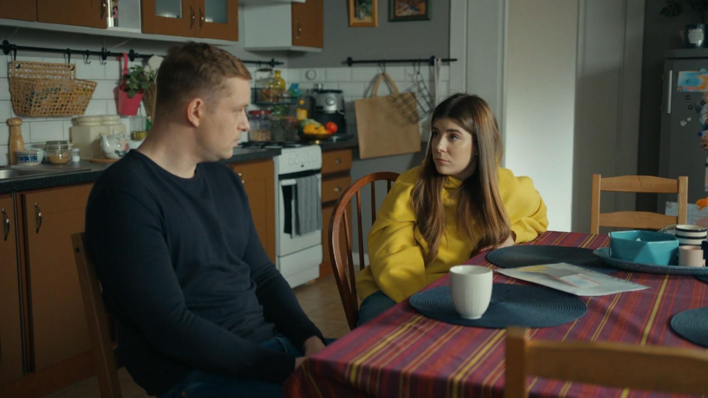 Barwy szczęścia odc. 3017. Hubert (Marek Molak), Agata (Natalia Zambrzycka)