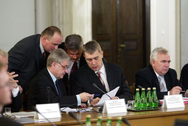 7 lutego służby zatrzymały prezesa giganta. Komisja śledcza z Giertychem i Macierewiczem