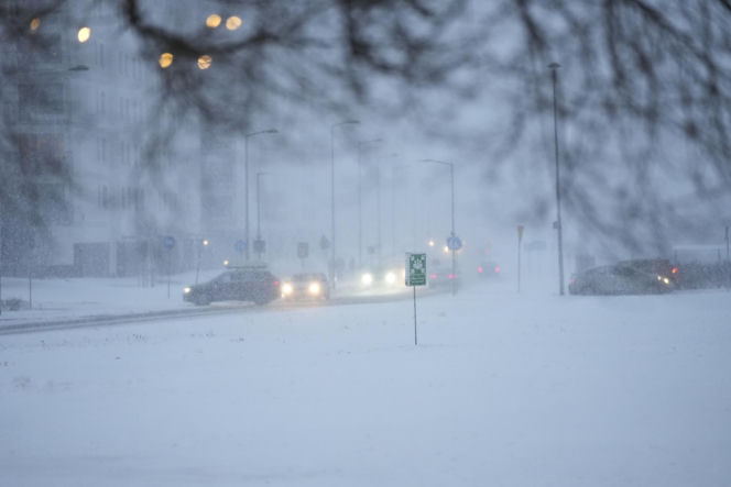 Śnieżyce przechodzą nad Polską. W Warszawie ogłoszono akcję ALFA