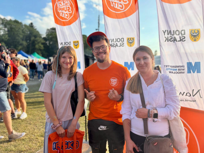 Gorące gwiazdy i tłumy mieszkańców! Ekipa ESKA Summer City na dożynkach w Kobierzycach