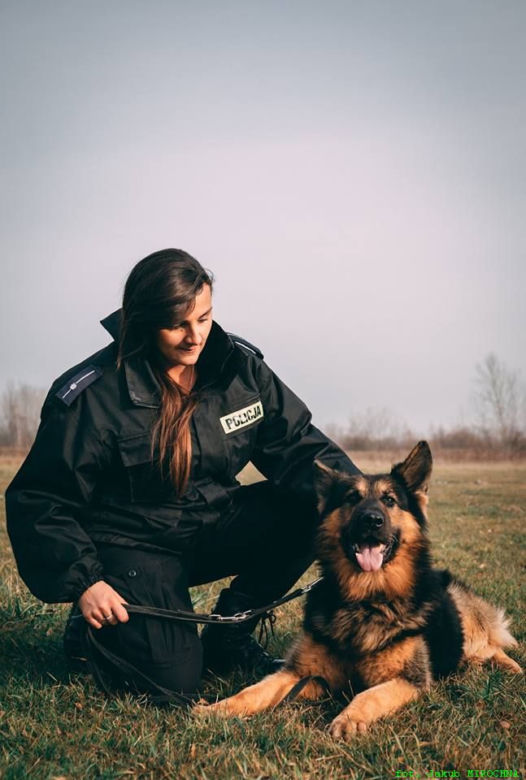 Te piękne i odważne kobiety służą w policji i dbają o bezpieczeństwo!