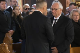 Poruszająca scena w kościele. Nawrocki podszedł do ojca Łukasza Litewki