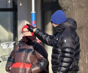 Tomasz Karolak  i Viola Kołakowska na spacerze