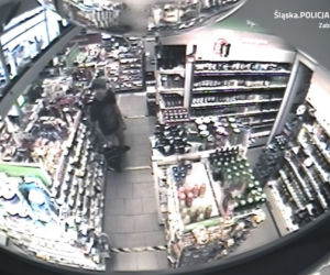 Zabrze: Napadł na sklep, zabrał piwo i fajki! Zostawił coś na miejscu zdarzenia [ZDJĘCIA]