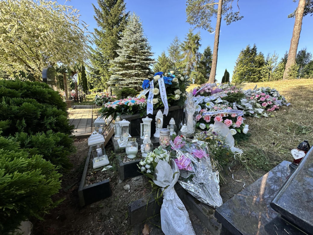Kolorowe balony wzbiły się prosto do nieba. Wzruszający gest na pogrzebie 7-letniej Natusi