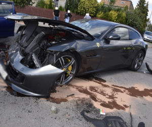 19-latka w Fiacie Seicento skasowała Ferrari GTC4 Lusso warte milion złotych