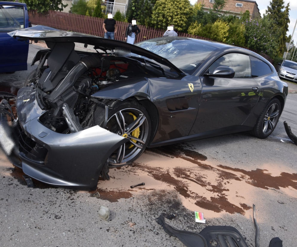 19-latka w Fiacie Seicento skasowała Ferrari GTC4 Lusso warte milion złotych