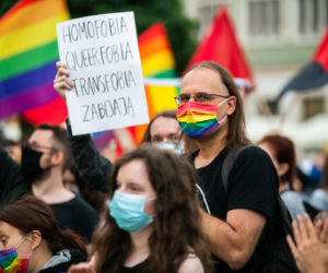 Demonstracja LGBT i narodowców na krakowskim Rynku
