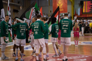 Zwiedzanie pierwszego podziemnego przystanku, historyczna szyna, pamiątkowe tablice. Licytacje WOŚP wystartowały!