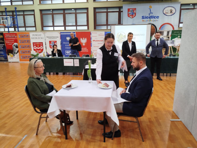 Już po raz ósmy w Siedlcach rywalizowali młodzi kelnerzy z całej Polski