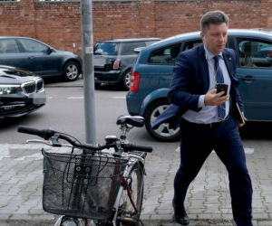 Prezes boi się podsłuchów