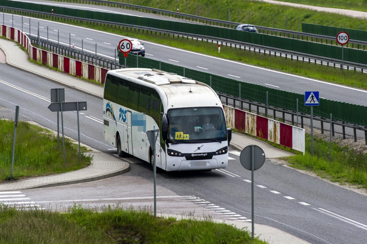 Ile zarabia kierowca autobusu PKS lub autokaru?