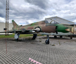 Wojskowe Zakłady Lotnicze sprzedają Su-22. Samolot szturmowy można kupić za cenę auta