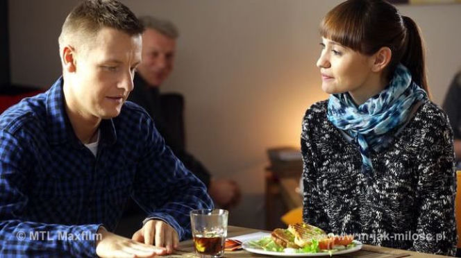 M jak miłość. Paweł Zduński (Rafał Mroczek), Janka Jane Buford (Joanna Osyda)