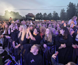 Tłumy na Festiwalu Pod Zaporą w Brodach! Oskar Cyms i „Złoty Gumiak” skradli serca publiczności