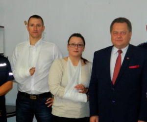 Skatowali policjantów, bo nie dostali wódki