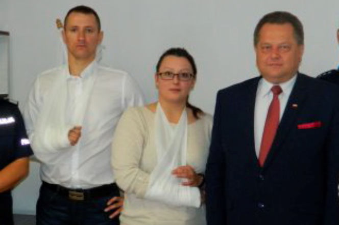 Skatowali policjantów, bo nie dostali wódki