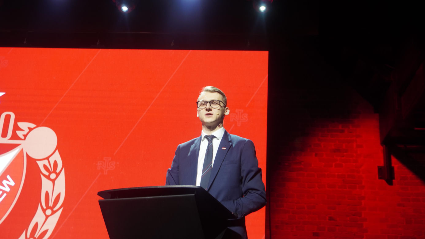 Wielki dzień w ponad 100-letniej historii Widzewa. Robert Dobrzycki oficjalnie nowym właścicielem klubu