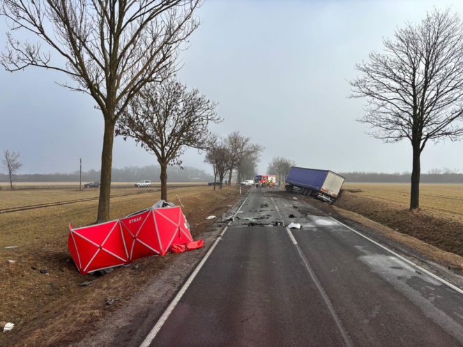 Tragedia na DK 15 niedaleko Inwrocławia! Kierowca osobówki zginął na miejscu [ZDJĘCIA]