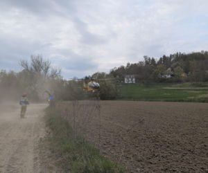 22-latek wpadł quadem do Raby. Reanimowano go na miejscu wypadku