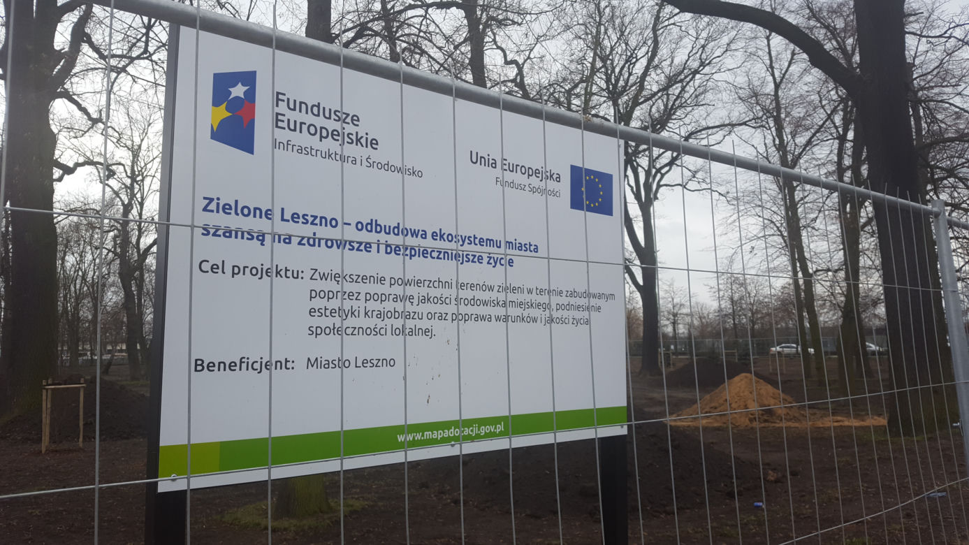 Tu na razie jest... Trwa modernizacja dwóch parków miejskich w Lesznie 