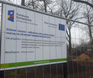 Tu na razie jest... Trwa modernizacja dwóch parków miejskich w Lesznie 