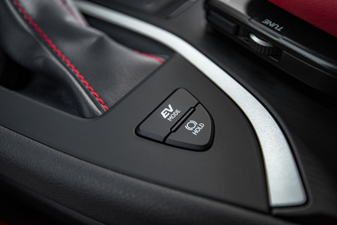 Lexus UX 250h E-Four F Sport