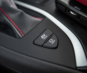 Lexus UX 250h E-Four F Sport