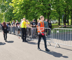 Długie kolejki i tłum fanów przed koncertem Metaliki