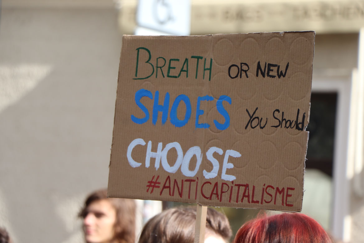 Młodzieżowy Strajk Klimatyczny w Toruniu. Protestowali przeciwko rządowi i korporacjom