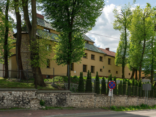 To jedno z najpiękniejszych miast Małopolski. W średniowieczu było wsią, w której mieszkali zakonnicy z Jerozolimy