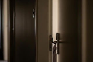 Policjant molestował kobietę w hotelu. Co naprawdę wydarzyło się na Mokotowie?