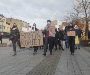 Strajk kobiet: „Chciałabym dokonać aborcji rządu”. Bełchatowianki OSTRO na ulicach miasta!