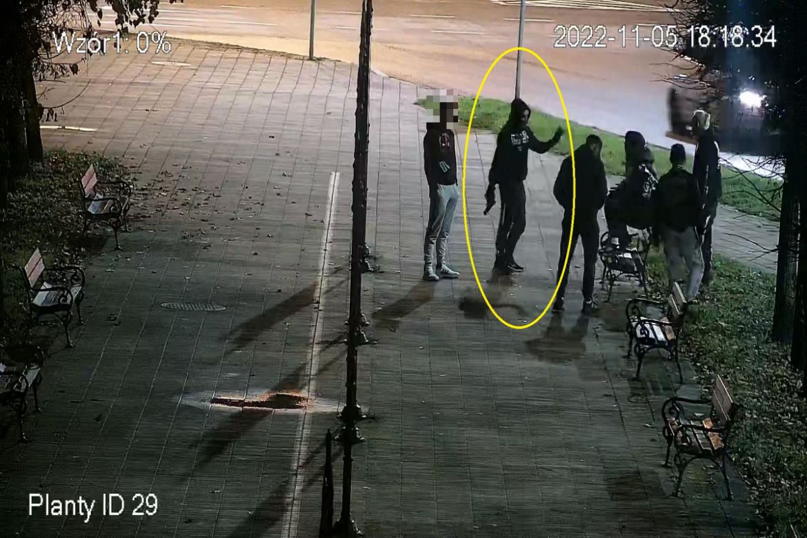 Strzelał z wiatrówki do autobusu! Policja z Grudziądza pokazuje jego zdjęcia