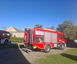 Pożar w bloku w Gryżynie. Pomogli sąsiad akwarysta i czujka dymu [ZDJĘCIA]