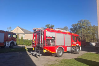 Pożar w bloku w Gryżynie. Pomogli sąsiad akwarysta i czujka dymu [ZDJĘCIA]