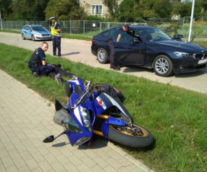 Pościg za motocyklistą w Białymstoku. 32-latek ucieczkę zakończył na trawniku