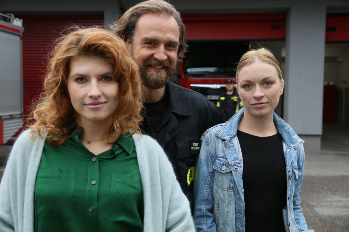 Remiza. Zawsze w akcji. Ewa (Paulina Masiak), Magda (Sylwia Drzycimska), Robert (Ziemowit Wasielewski)