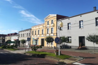 To jedno z najpiękniejszych śląskich miast. Zachwyca nie tylko unikatowym rynkiem, ale też drewnianym kościołem