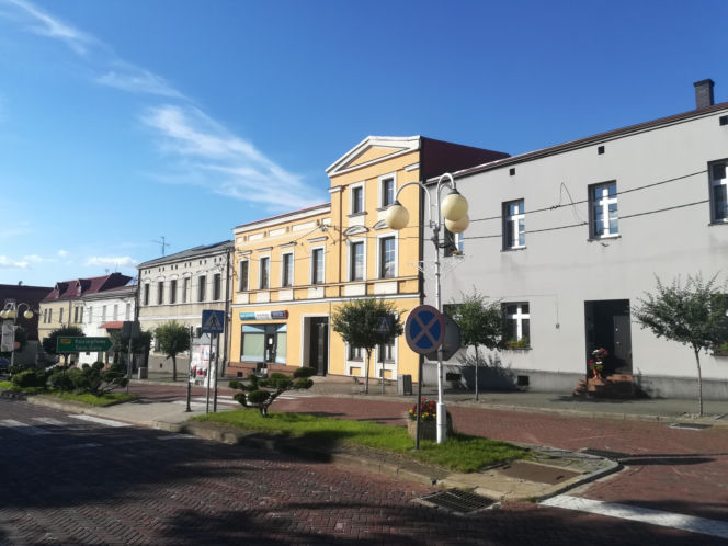 To jedno z najpiękniejszych śląskich miast. Zachwyca nie tylko unikatowym rynkiem, ale też drewnianym kościołem