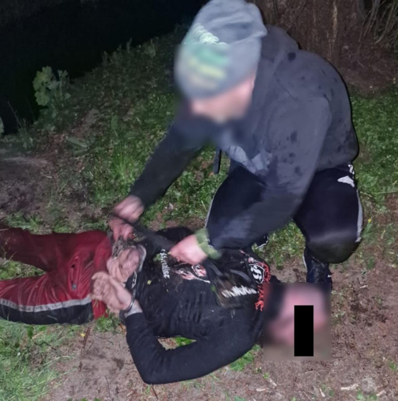 Mężczyzna groził mieczem policjantom. Chciał uciec