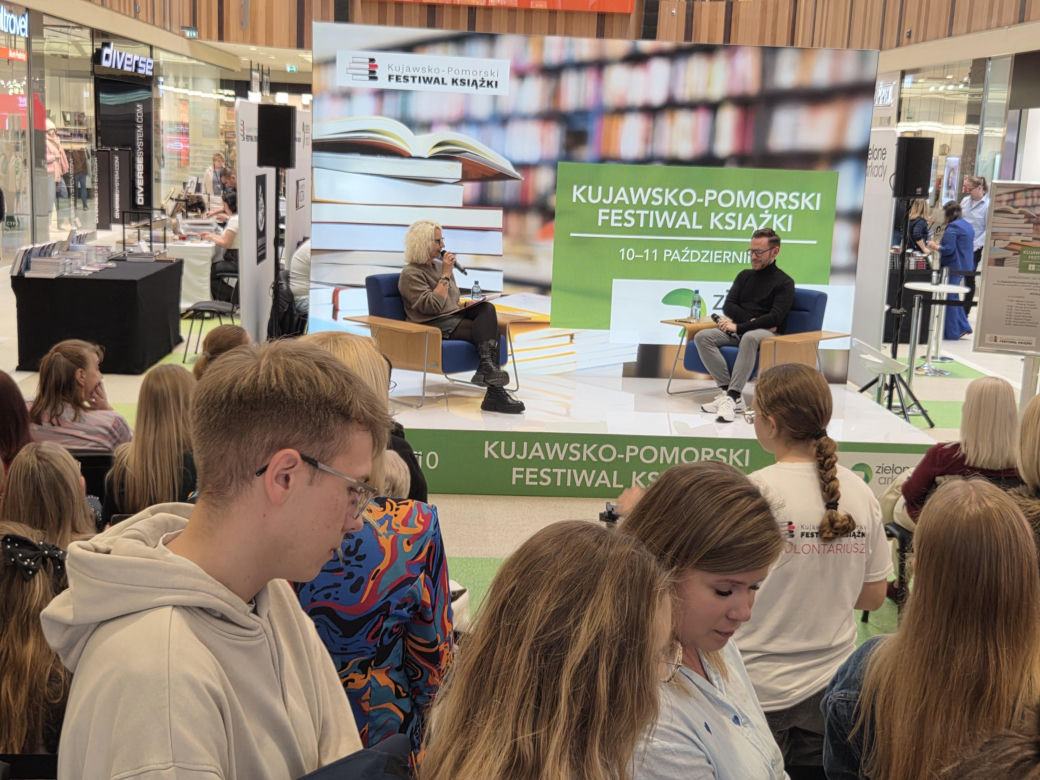 Tłumy na Kujawsko-Pomorskim Festiwalu Książki! Zielone Arkady zamieniły się w literacki raj