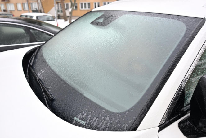 Gołoledź paraliżuje Polskę