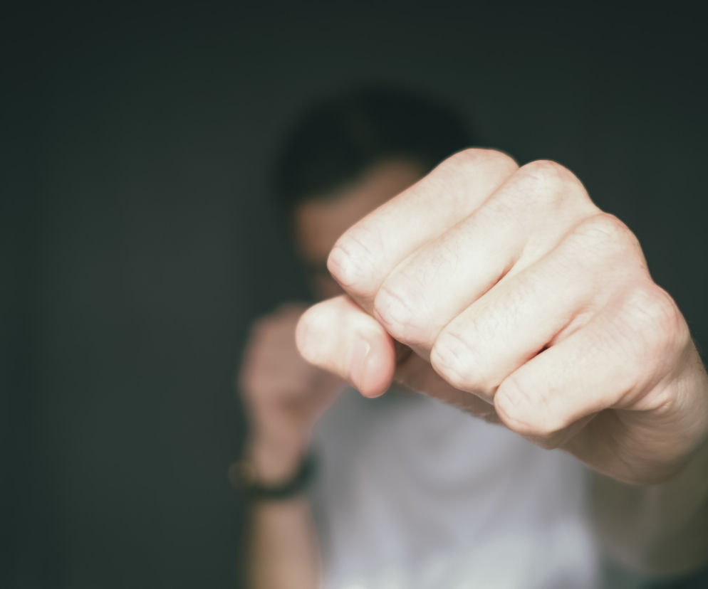 DĘBICA: Swoją agresję wylądował na policjantach- próbował oblać ich gorącym olejem