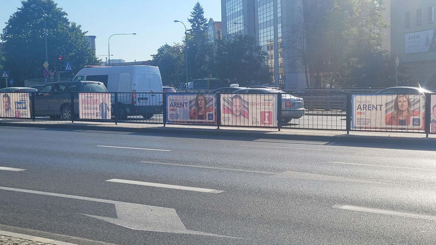 Na autobusach, słupach, budynkach. Bannery wyborcze "zalały" Olsztyn [ZDJĘCIA]
