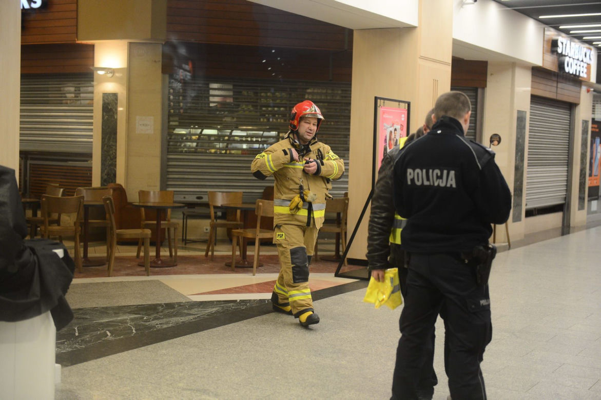 Alarm bombowy w centrum handlowym Promenada 