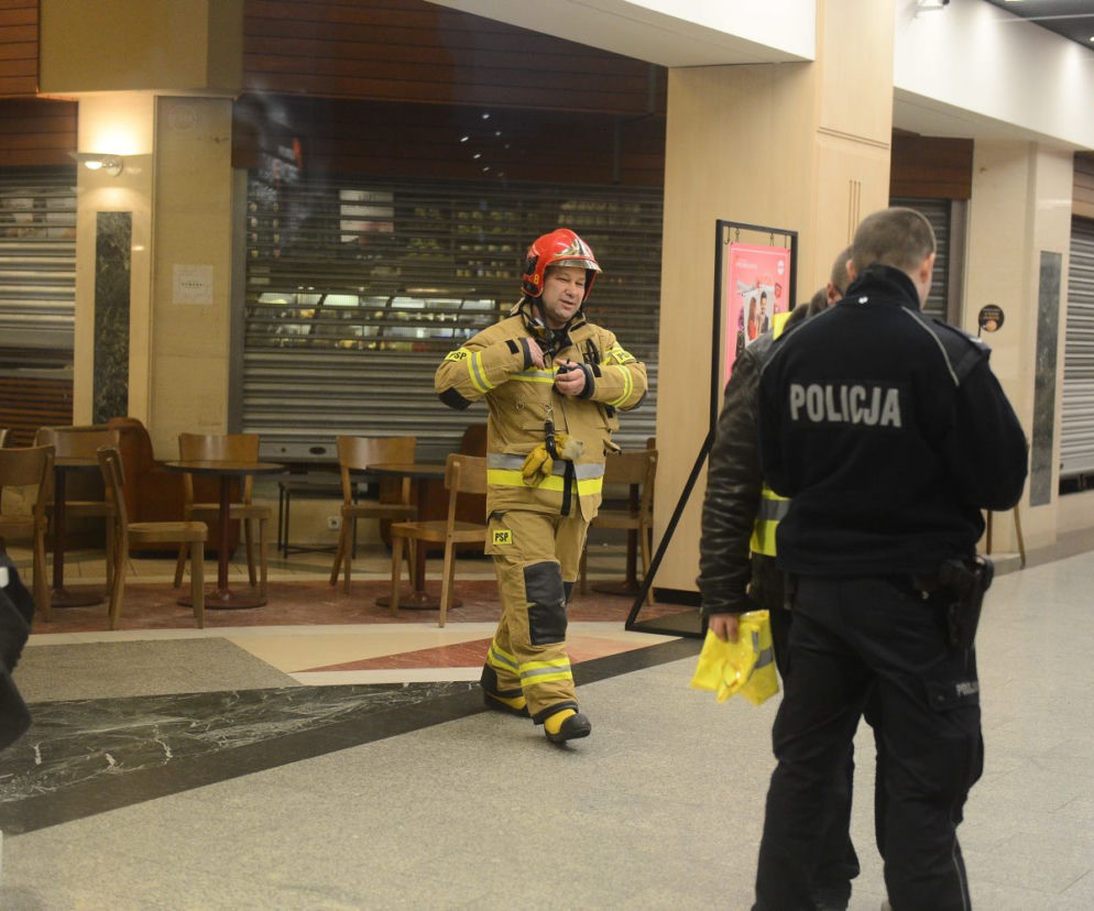 Alarm bombowy w centrum handlowym Promenada 