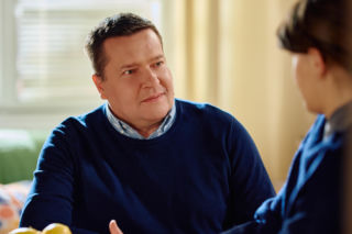 Na Wspólnej, odcinek 4198: Remigiusz otrzymuje tragiczną wiadomość o umierającym ojcu